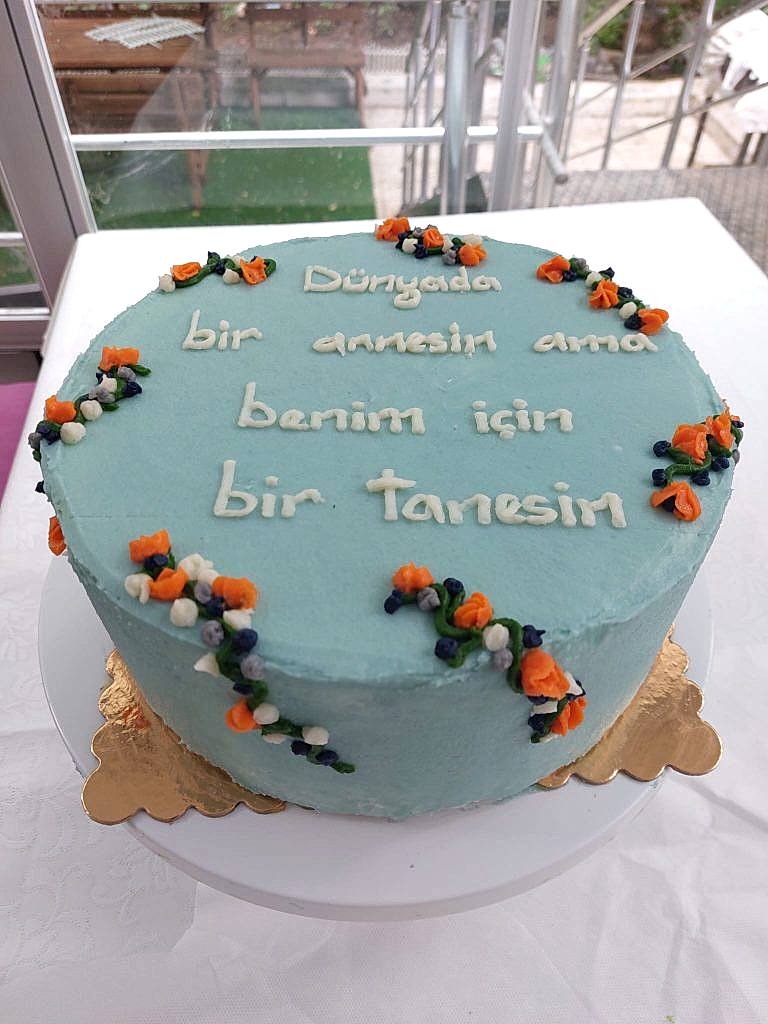 Aynı gün içinde teslim için 07:00 - 18:00 saatleri arasında sipariş verebilirsiniz
Not : Özel Tasarım Pastalar İçin 2 Gün Önce Sipariş Verebilirsiniz