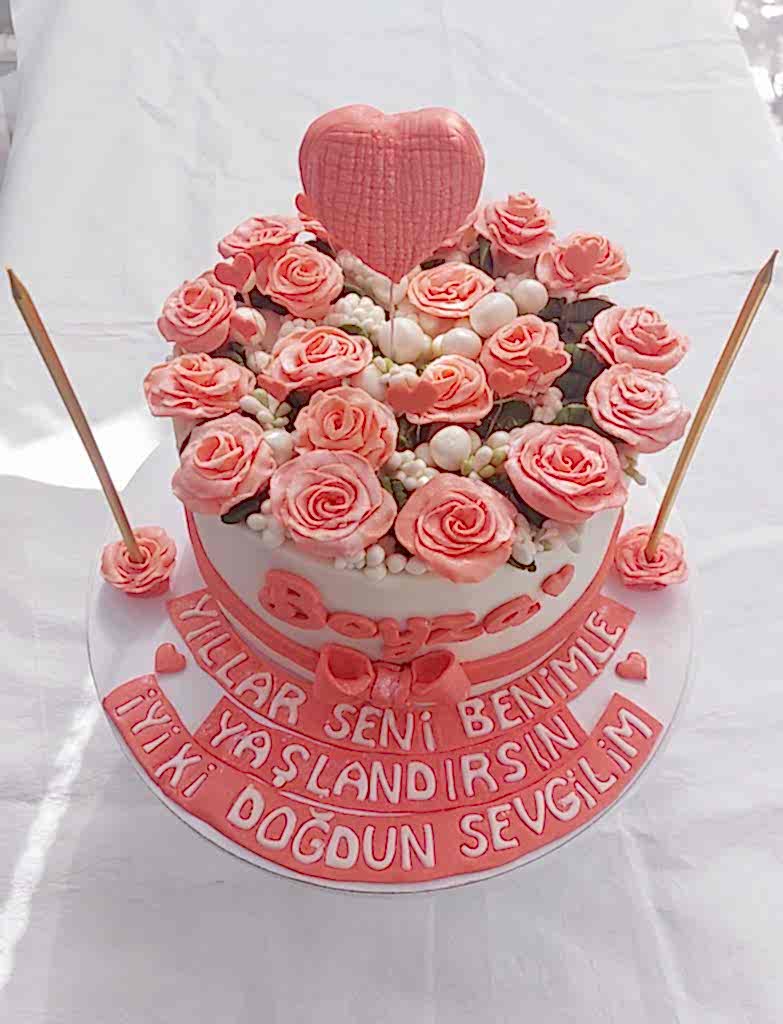 Aynı gün içinde teslim için 07:00 - 18:00 saatleri arasında sipariş verebilirsiniz
Not : Özel Tasarım Pastalar İçin 2 Gün Önce Sipariş Verebilirsiniz