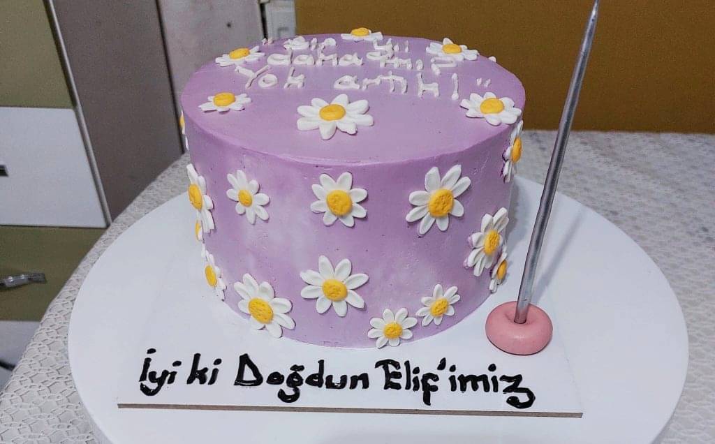 Aynı gün içinde teslim için 07:00 - 18:00 saatleri arasında sipariş verebilirsiniz
Not : Özel Tasarım Pastalar İçin 2 Gün Önce Sipariş Verebilirsiniz
